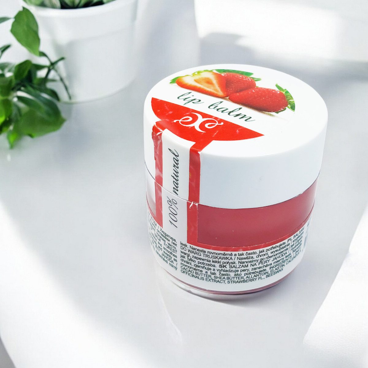 Strawberry flavored lip balm, 30 ml